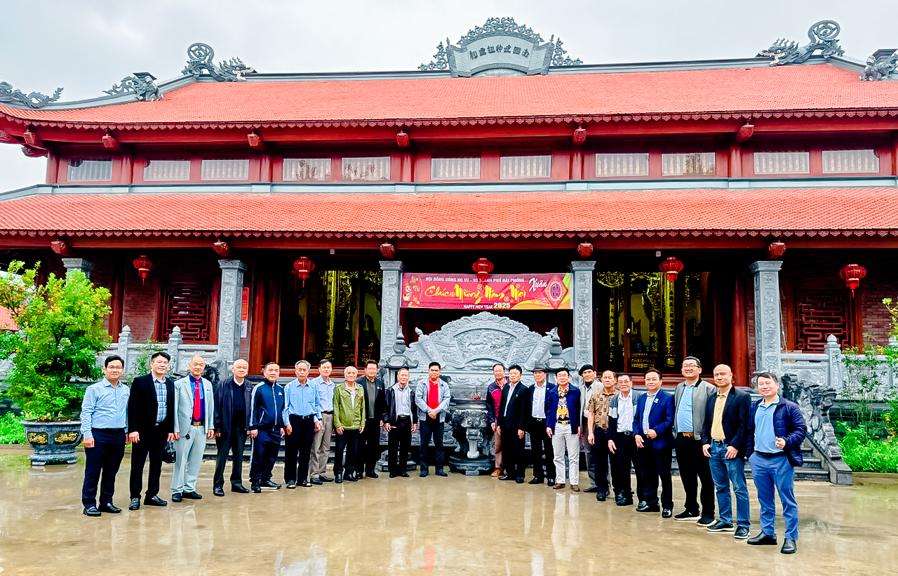Đoàn đại biểu Hội đồng dòng họ Vũ - Võ một số tỉnh thành Phía Nam về giao lưu với HĐ dòng họ Vũ - Võ TP. Hải Phòng