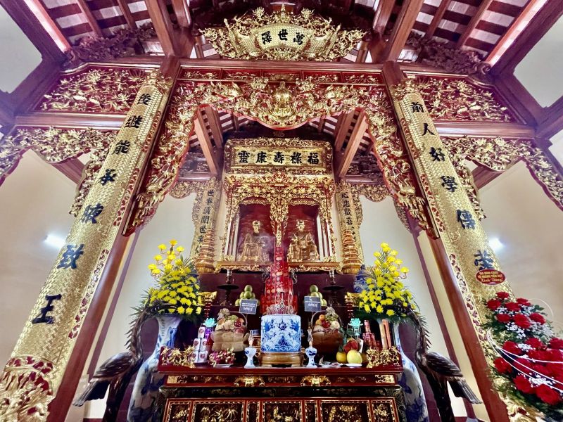 THẦN TỔ VŨ HỒN - THẦN TỔ TỶ HOÀNG THỊ CHÚC ( Phu nhân thần tổ Vũ Hồn) CÙNG CÁC VỊ THÁNH ĐƯỢC TÔN THỜ TẠI NHÀ THỜ TỔ ĐỀN NAM HẢI