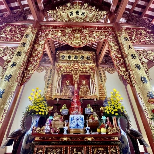 THẦN TỔ VŨ HỒN - THẦN TỔ TỶ HOÀNG THỊ CHÚC ( Phu nhân thần tổ Vũ Hồn) CÙNG CÁC VỊ THÁNH ĐƯỢC TÔN THỜ TẠI NHÀ THỜ TỔ ĐỀN NAM HẢI